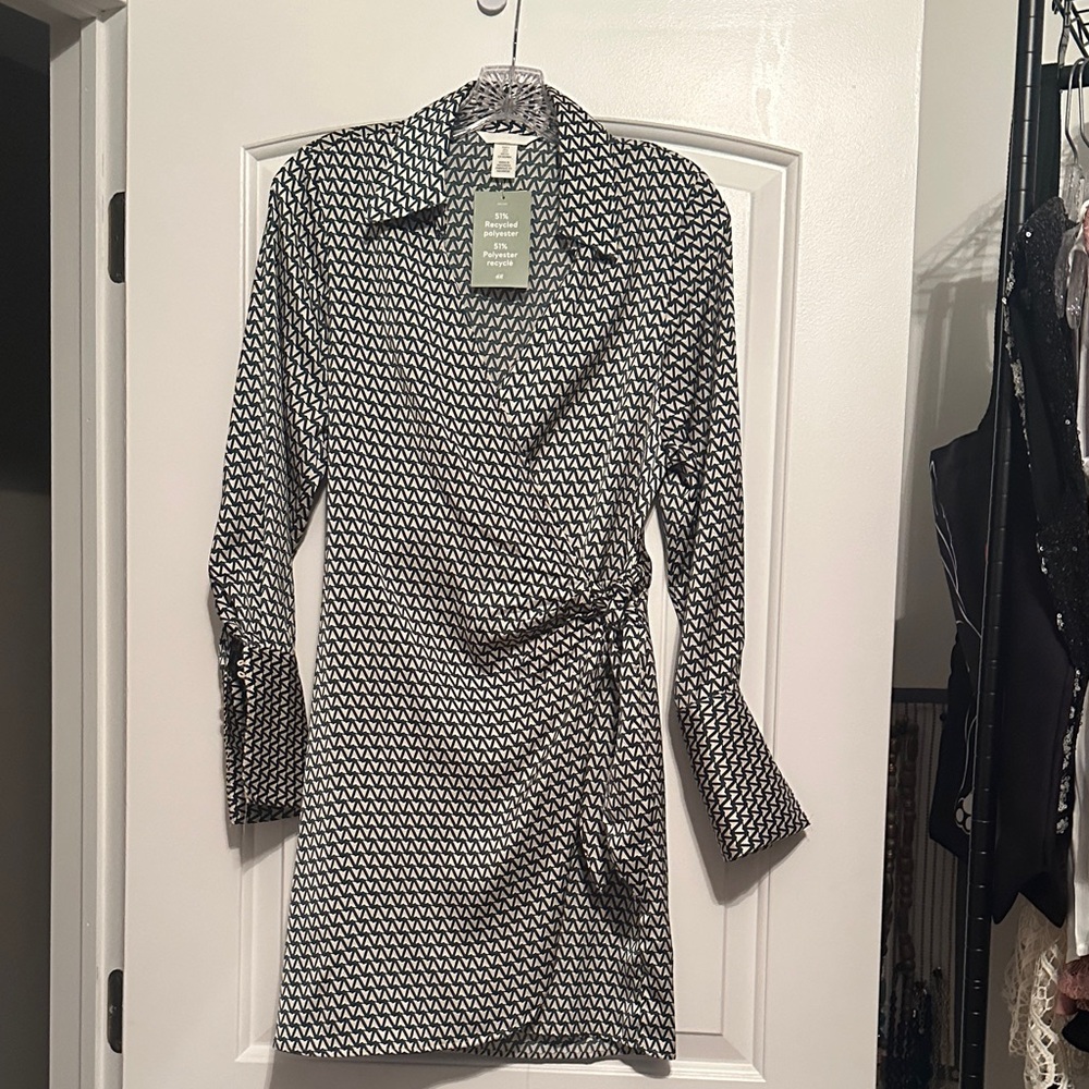 Dark green and cream H & M dress Patterned Wrap Dress